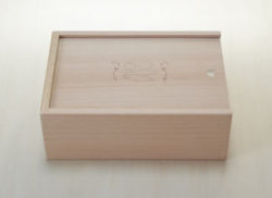 包丁やさんはこのような箱に入っています